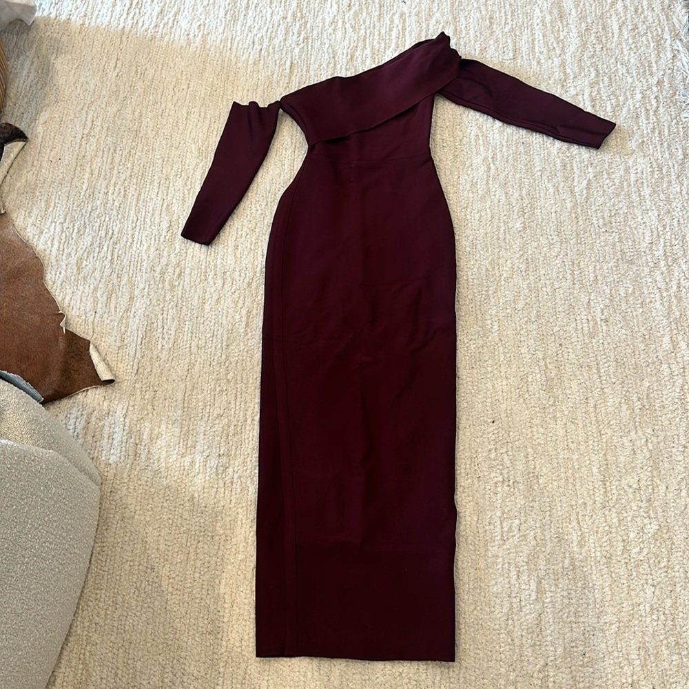 HOUSE OF CB X 'NALANI' WINE DRAPED SHOULDER MAXI BANDAGE DRESS